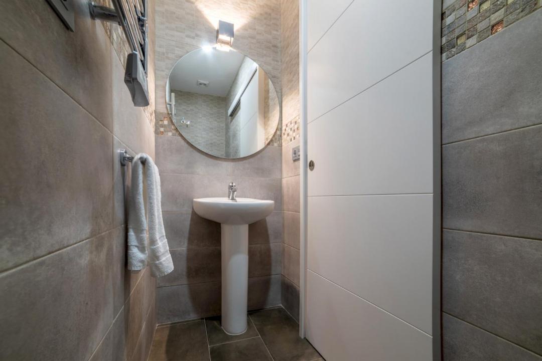 2 Bedrooms 1.5 Bathrooms Furnished - Justicia - Refurbished - Mintystay Madrid Kültér fotó