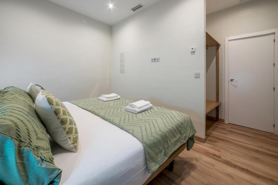 2 Bedrooms 1.5 Bathrooms Furnished - Justicia - Refurbished - Mintystay Madrid Kültér fotó